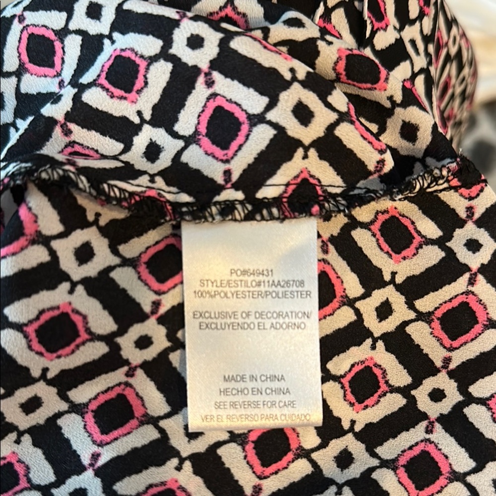 Geometric Patterned Women's Top - Picture 10 of 10